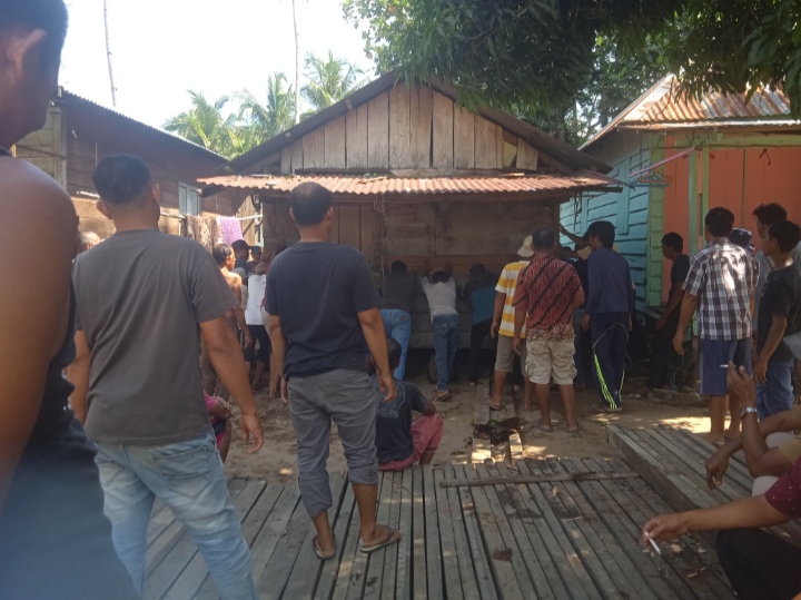 Tak Terima Kekalahan dalam Pilkades, Keluarga Cakades Gusur Rumah Warga dari Tanahnya